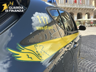 Macerata - Finanza sequestra oltre 13mila articoli contraffatti e non sicuri